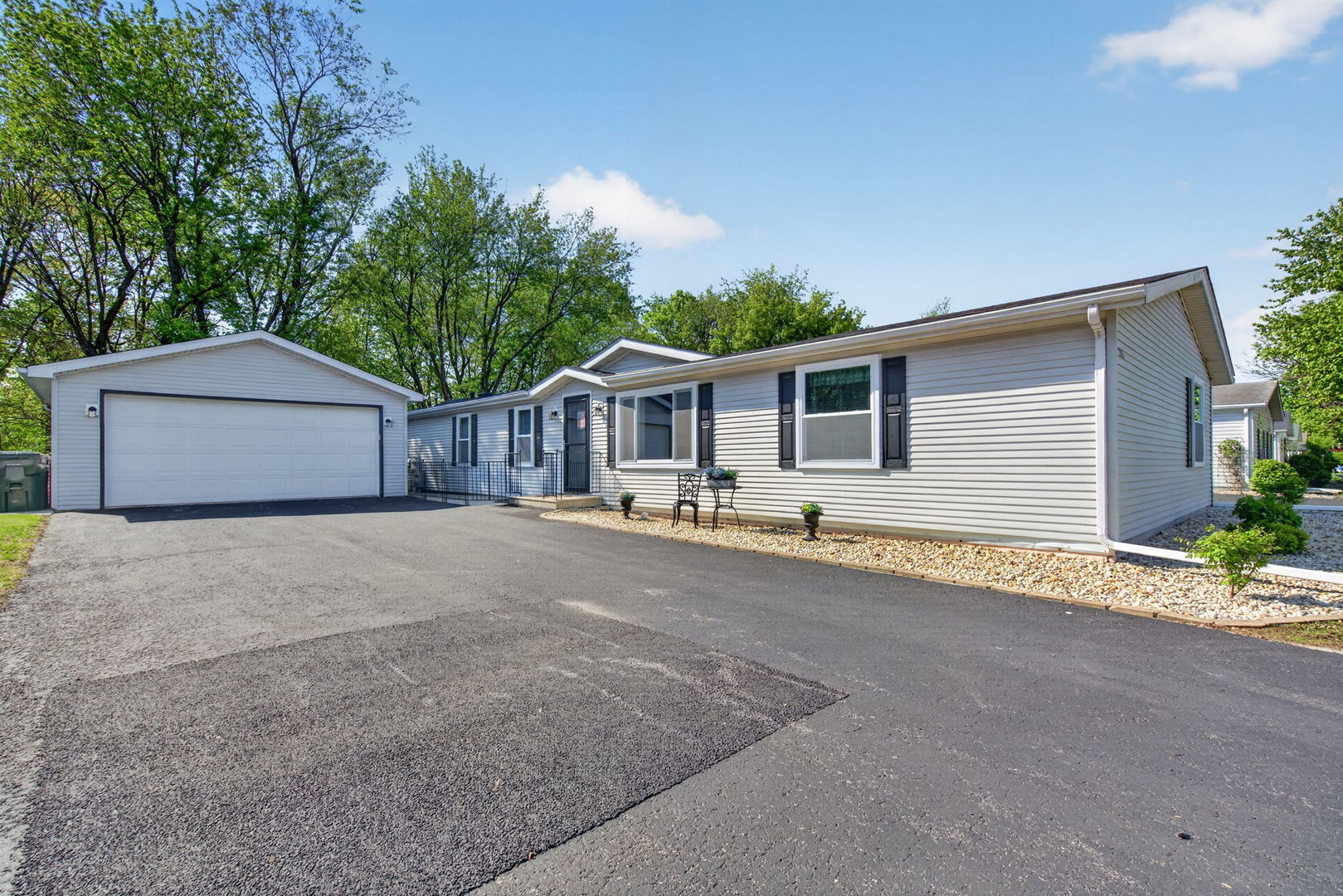 22533 S Woodside Drive, Channahon, IL