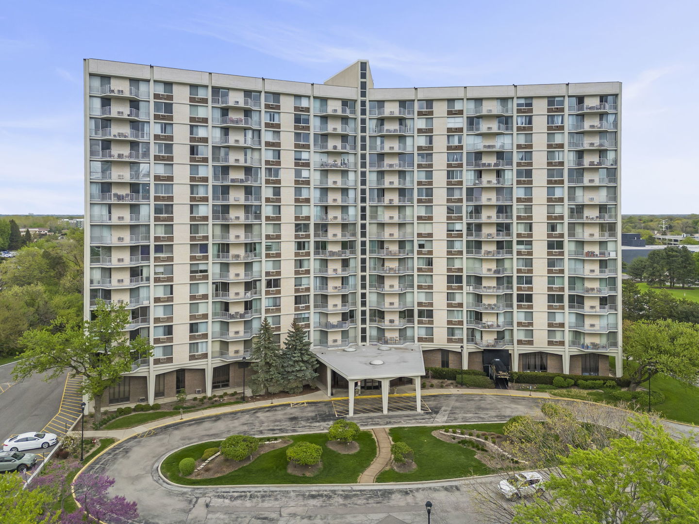 40 N Tower Road #14L, Oak Brook, IL