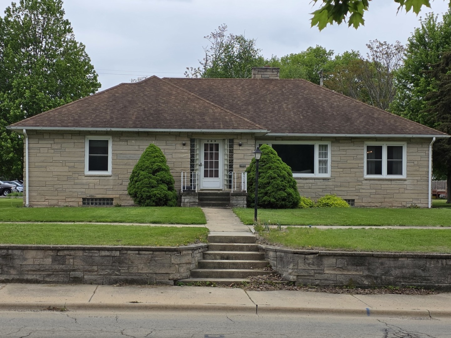 209 W 2nd Street, Prophetstown, IL