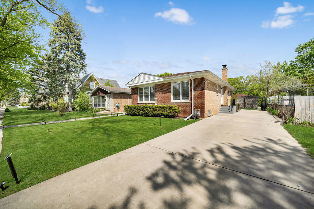 3816 Howard Street, Skokie, IL