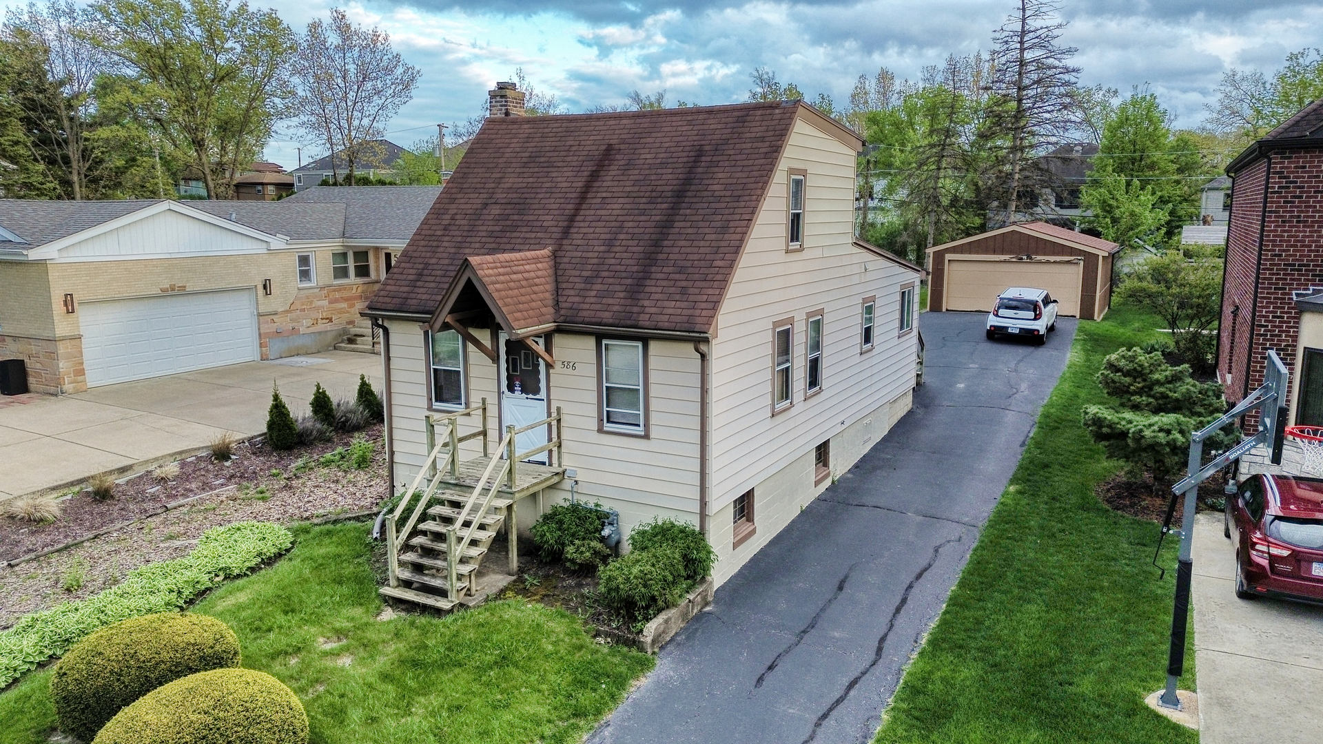 586 W Armitage Avenue, Elmhurst, IL