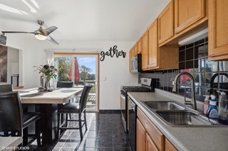 592 Farmview Court, University Park, IL