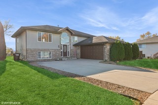 592 Farmview Court, University Park, IL