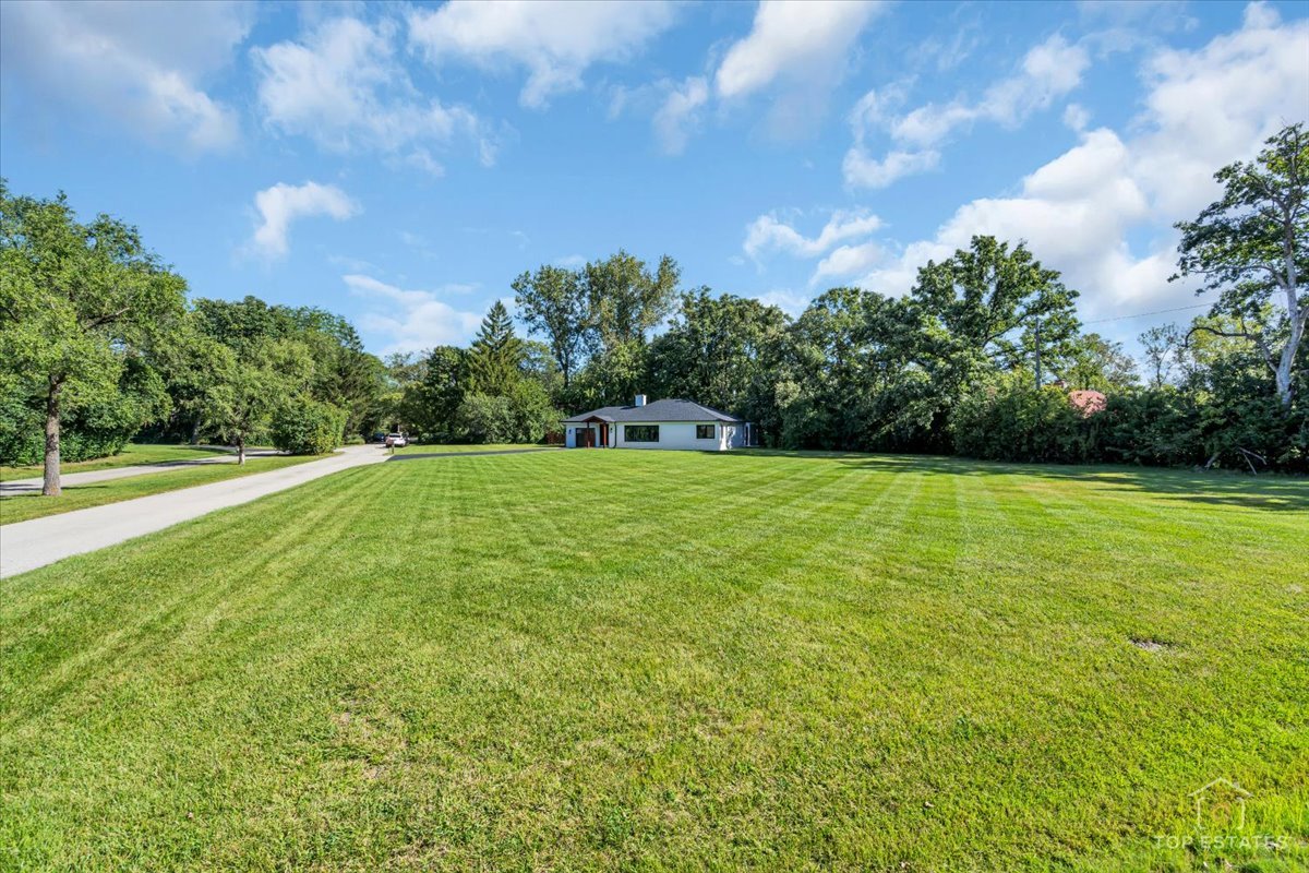2320 Duffy Lane, Riverwoods, IL