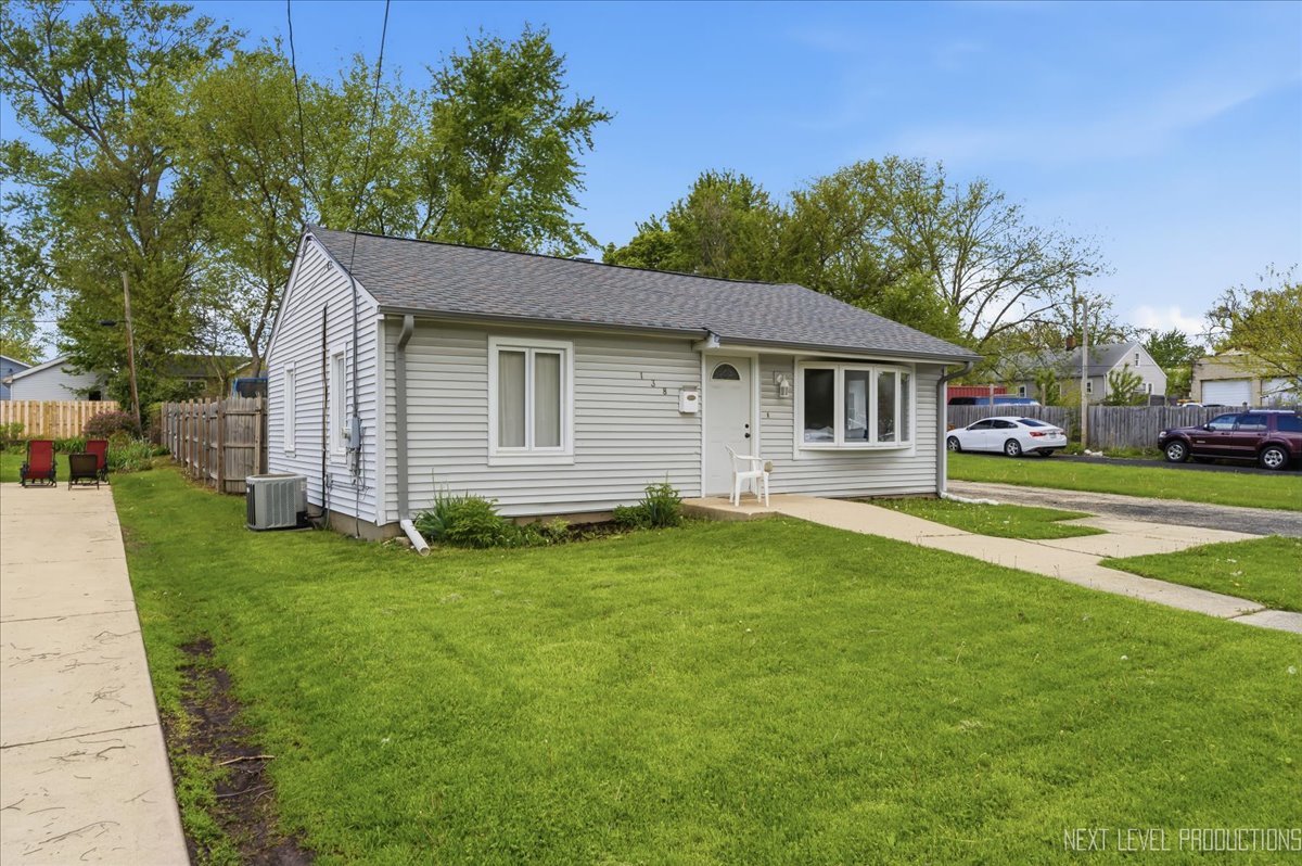 138 N Calhoun Street, Aurora, IL