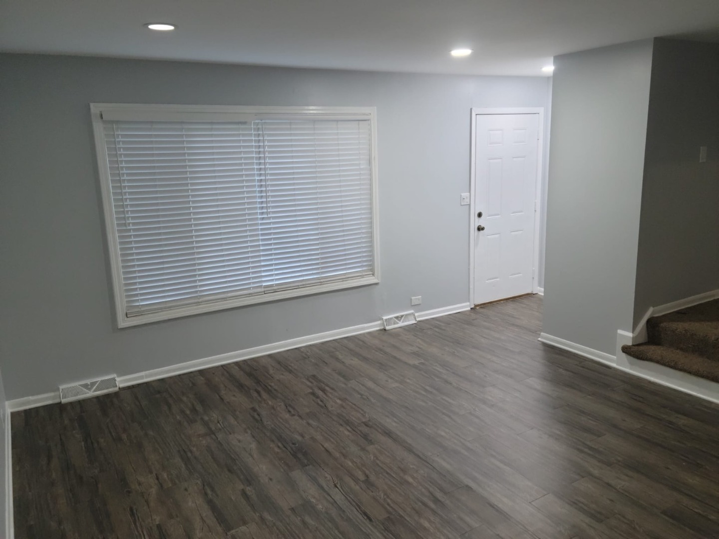 10081 Frontage Road #D, Skokie, IL