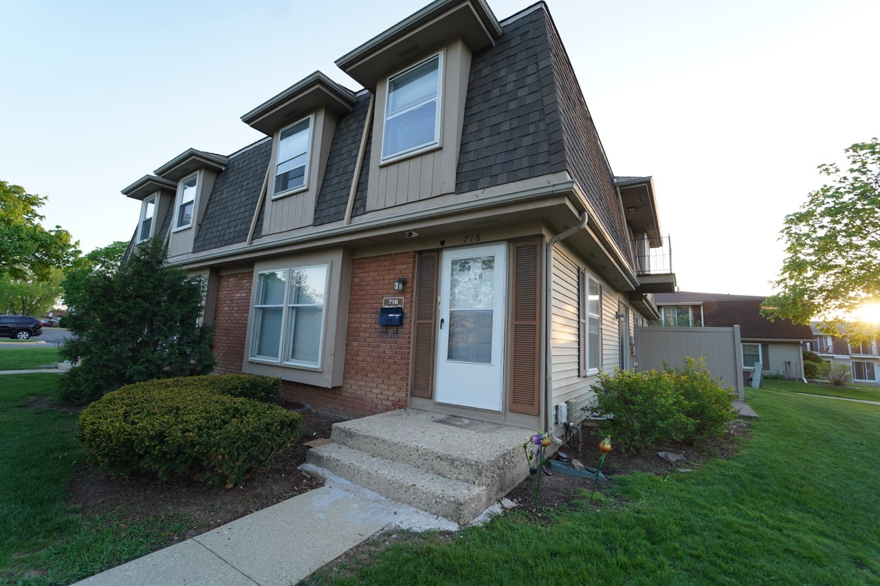 718 Newton Court, Schaumburg, IL