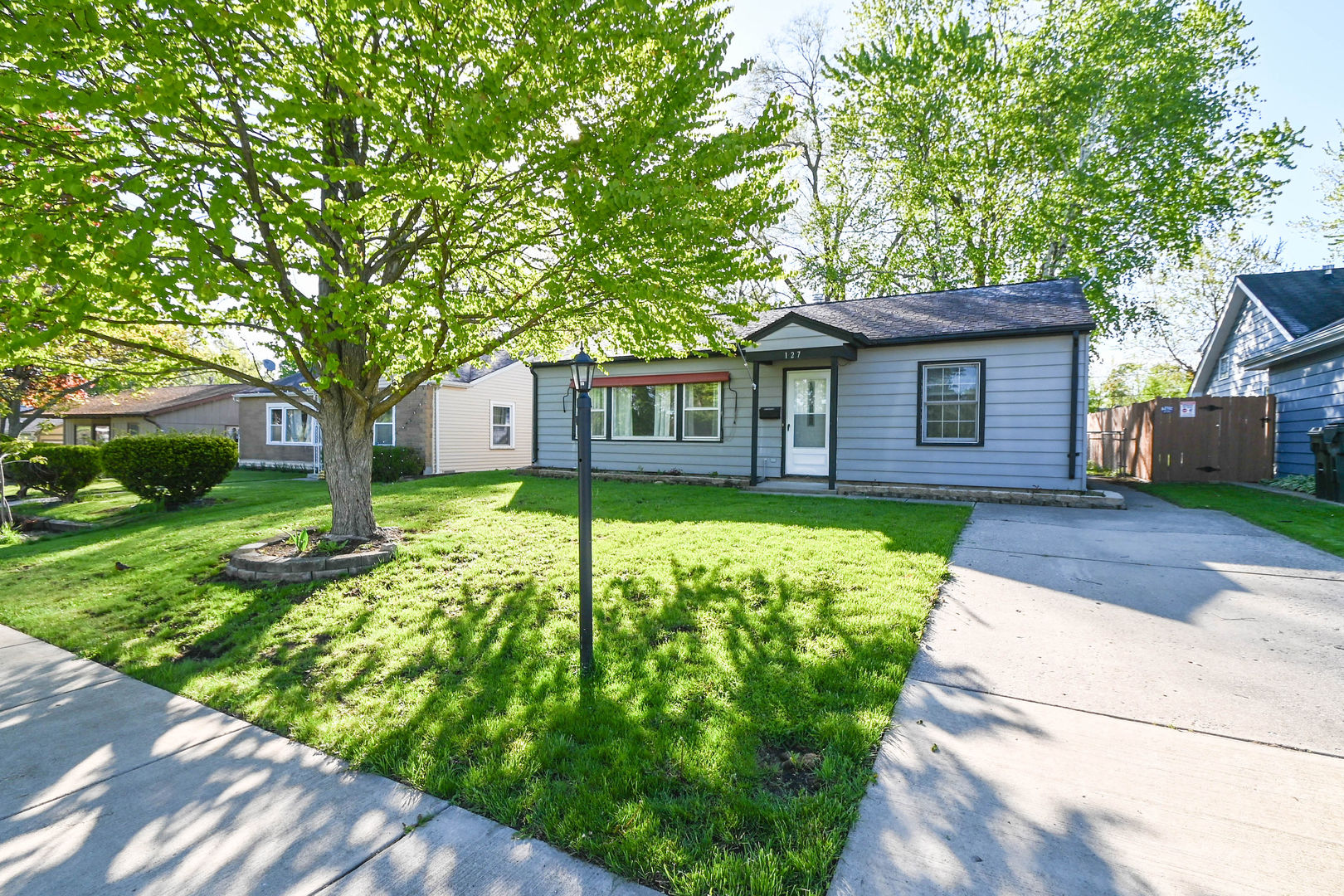 127 S Hawthorne Boulevard, Mundelein, IL