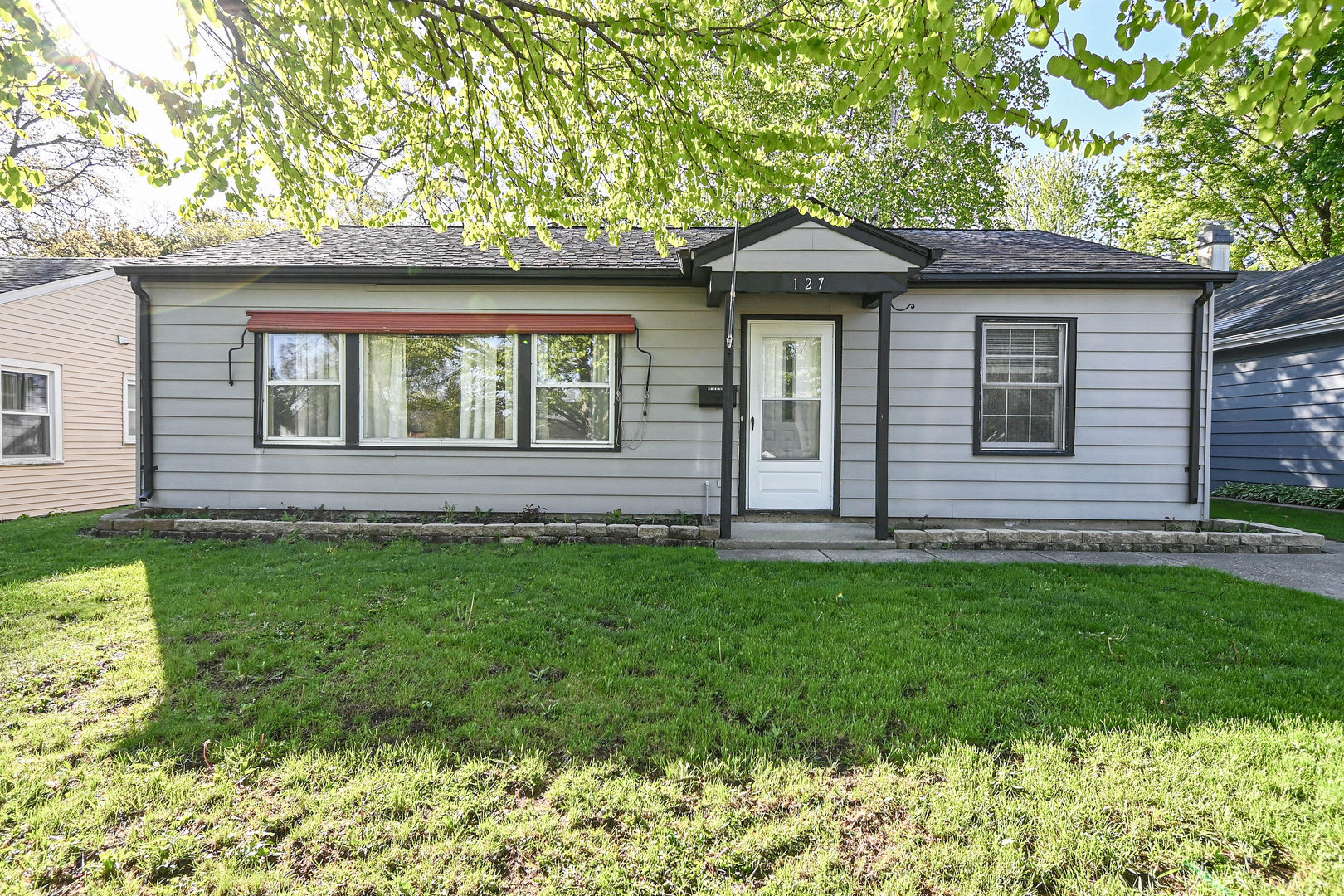 127 S Hawthorne Boulevard, Mundelein, IL