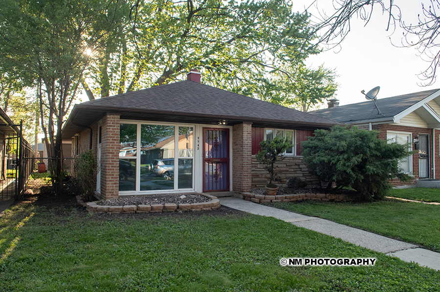 9540 S Bennett Avenue, Chicago, IL