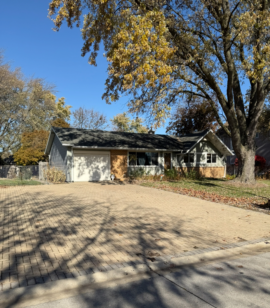 655 W Comstock Avenue, Elmhurst, IL