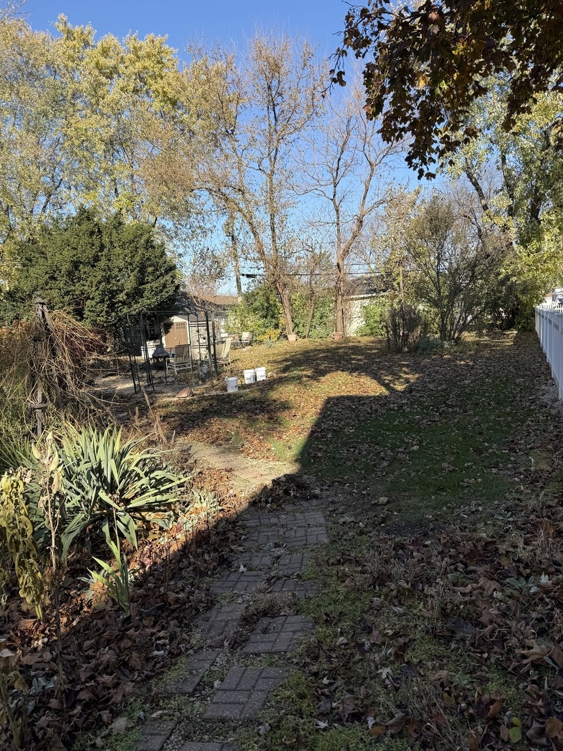 655 W Comstock Avenue, Elmhurst, IL