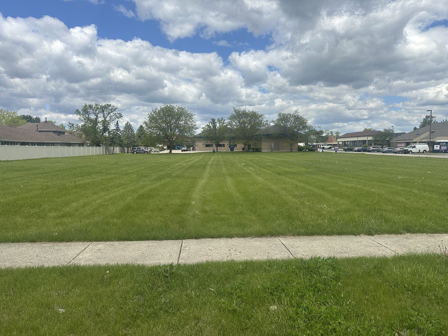 99 W Merchants Drive, Oswego, IL