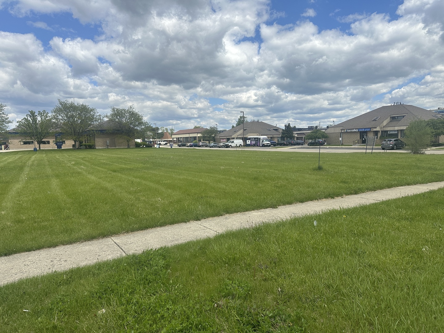99 W Merchants Drive, Oswego, IL