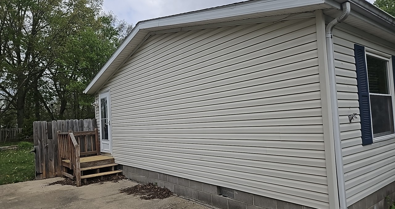 301 Illini Drive, Watson, IL