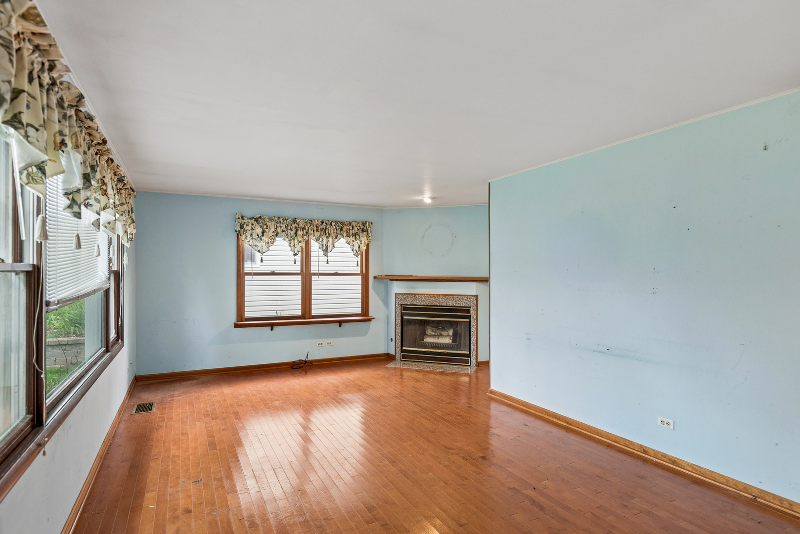 146 S Archer Avenue, Mundelein, IL