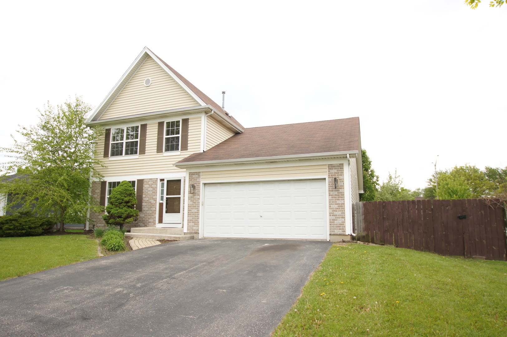 10 Beaver Creek Court, Bolingbrook, IL