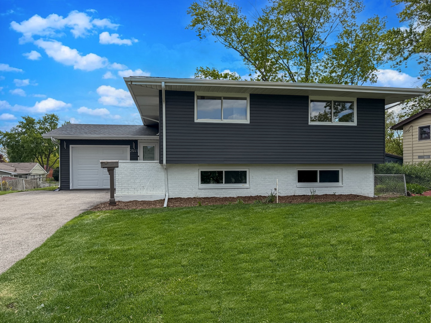 2541 75th Street, Woodridge, IL