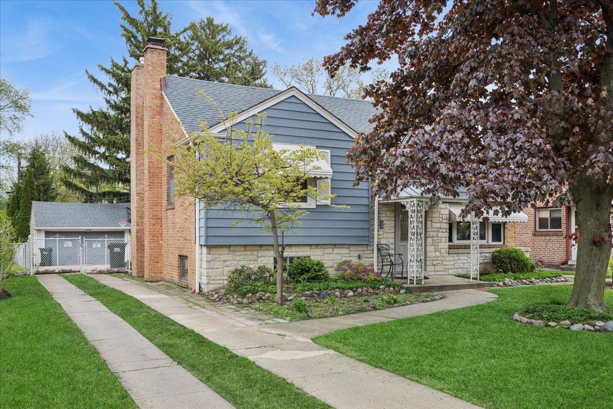 285 Desplaines Avenue, Riverside, IL