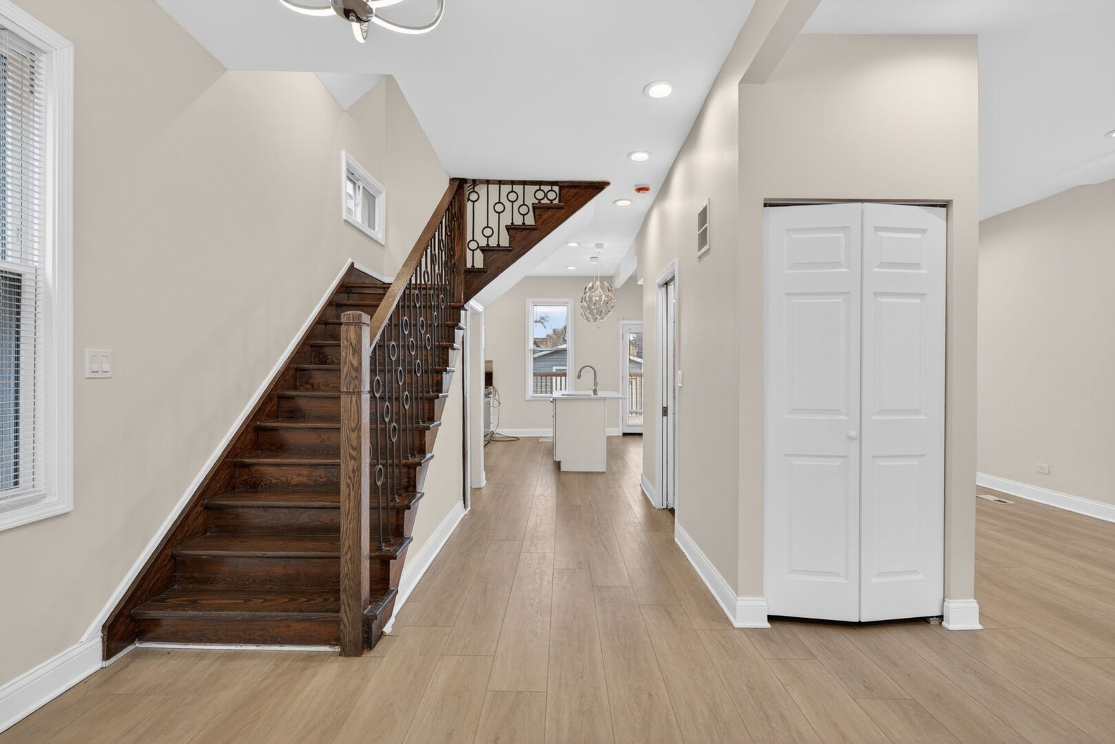 5054 W Ohio Street, Chicago, IL