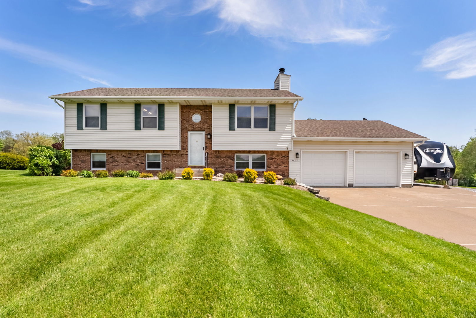 11435 95th Avenue, Blue Grass, IA