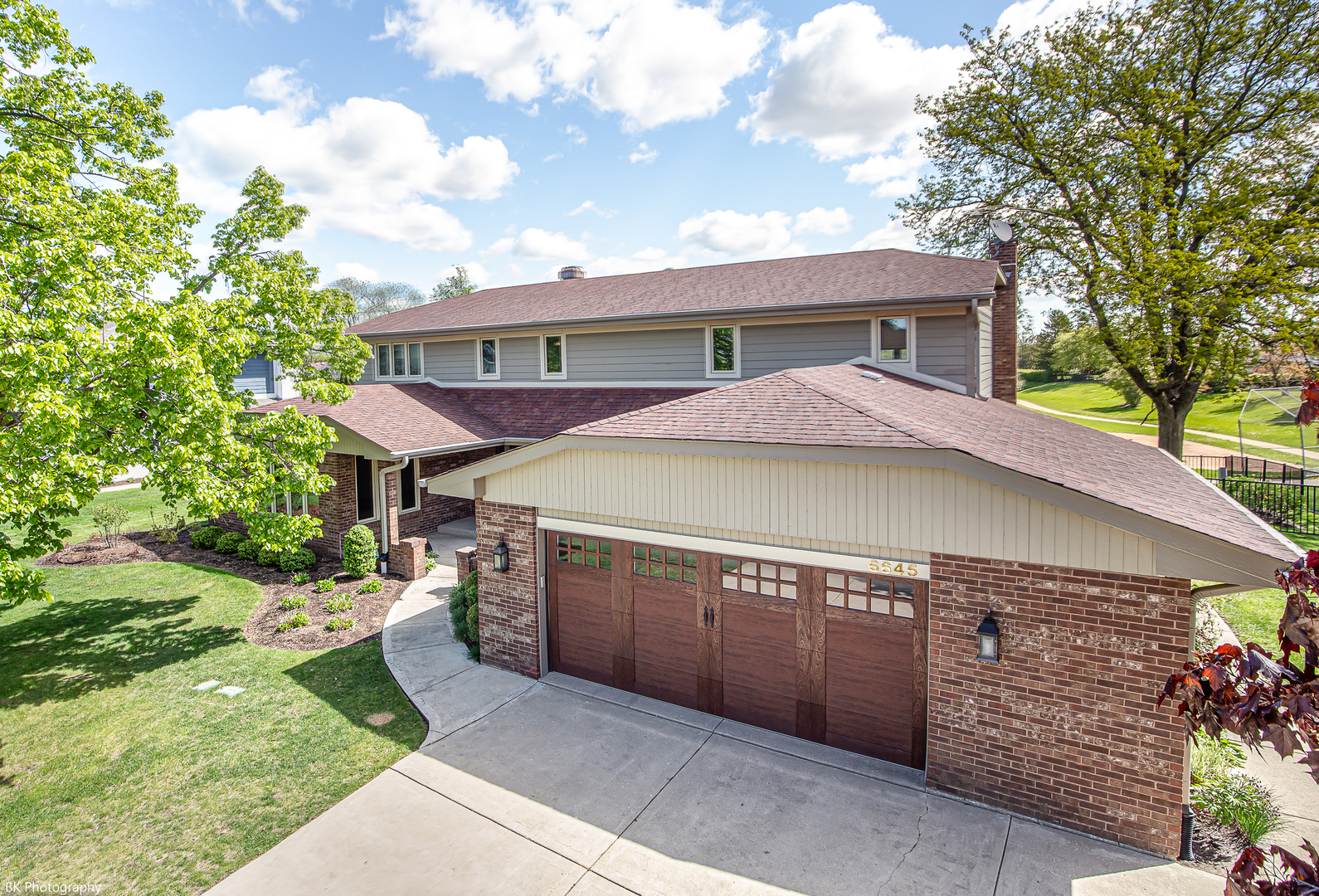 6645 Wedgewood Lane, Willowbrook, IL
