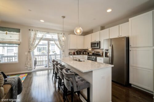 850 Lexington Circle, Des Plaines, IL