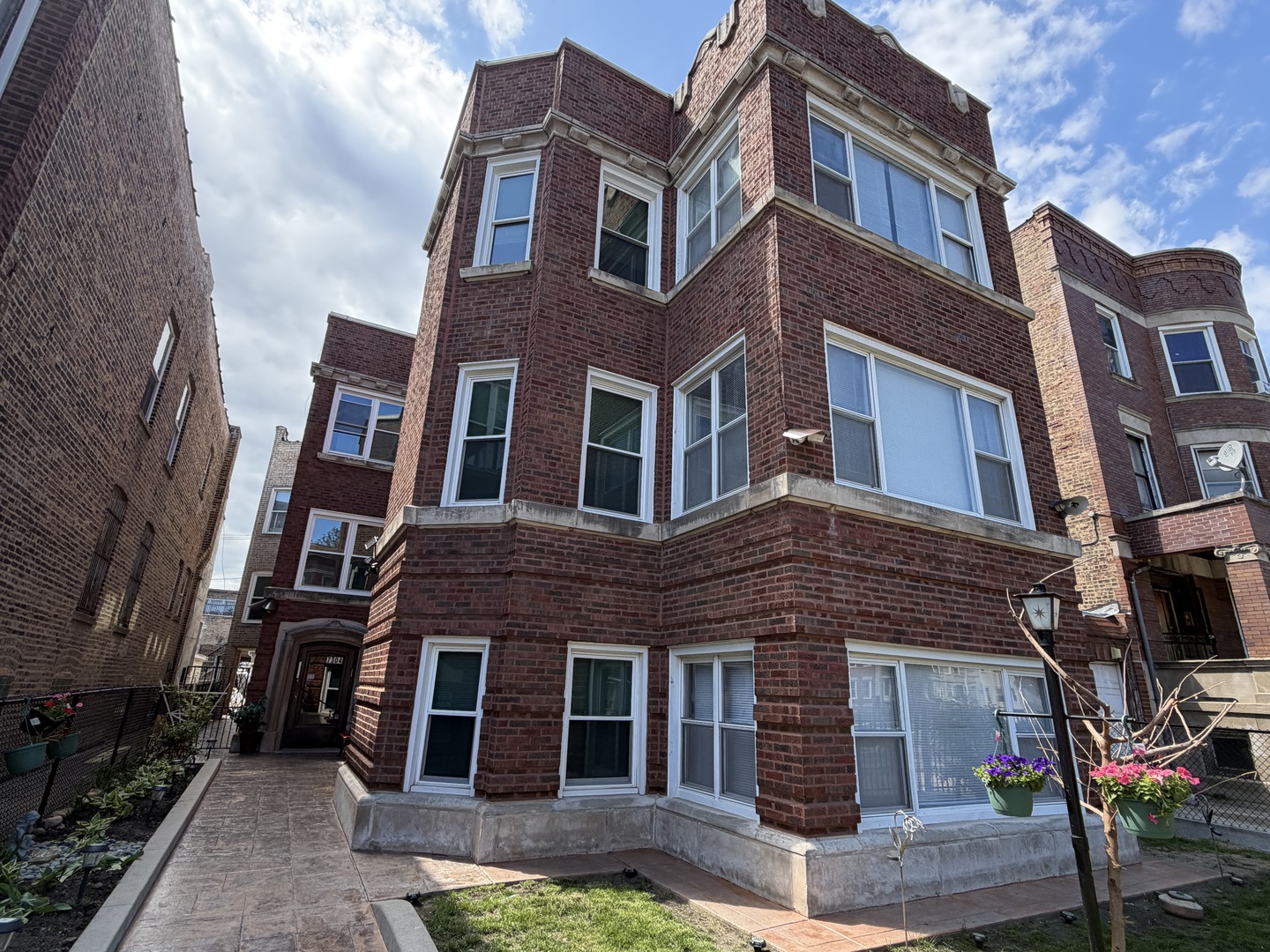 7304 S Emerald Avenue #1R, Chicago, IL