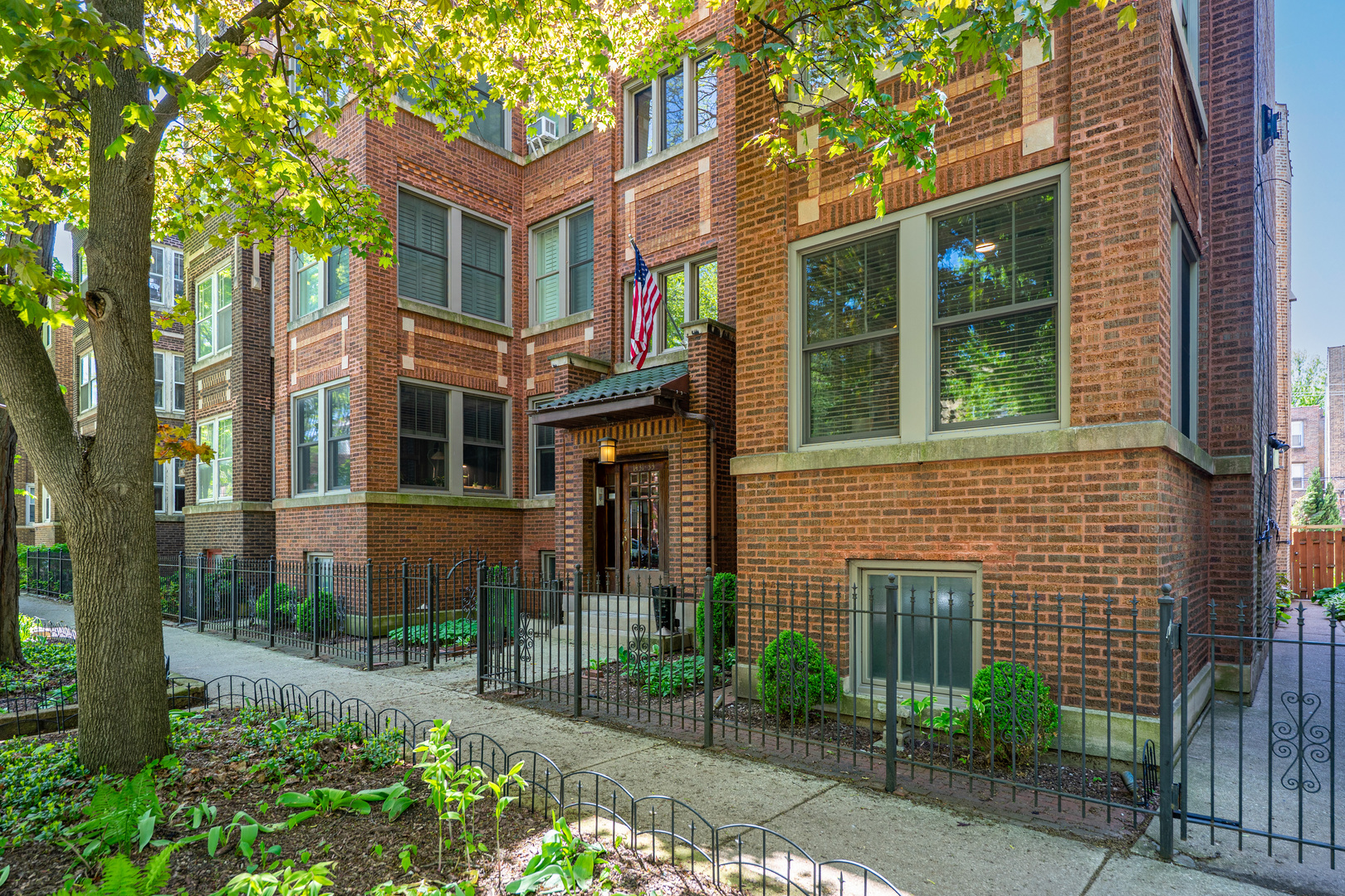 1433 W Rosemont Avenue #3W, Chicago, IL