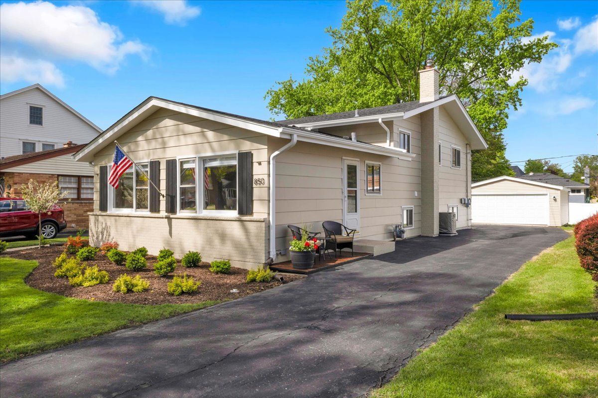850 S Hillside Avenue, Elmhurst, IL