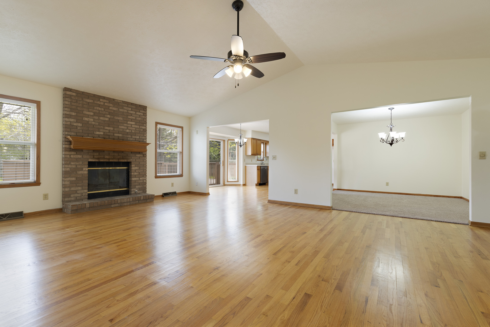 207 Sherman Lane, Poplar Grove, IL