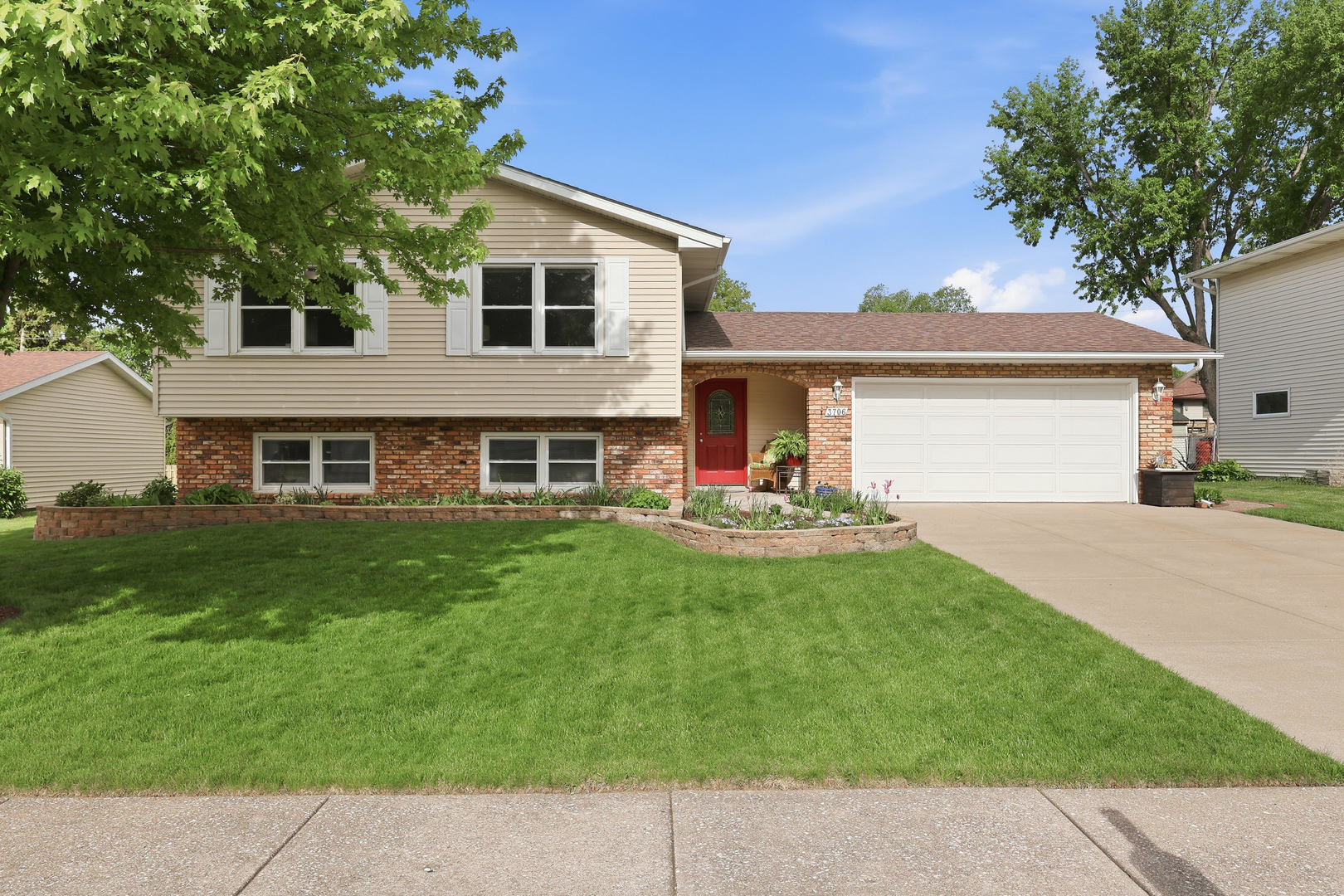 3706 Tam O Shanter Drive, Bettendorf, IA