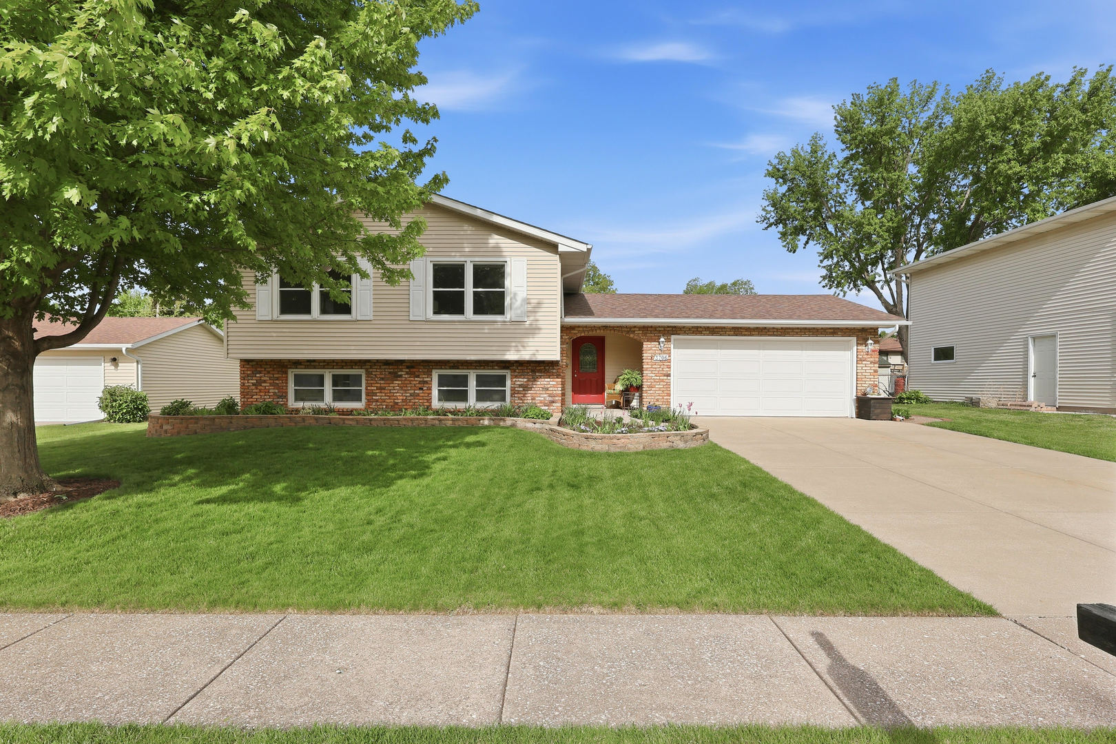 3706 Tam O Shanter Drive, Bettendorf, IA