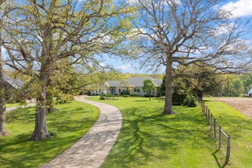 588 E County Road 2400, Dewey, IL