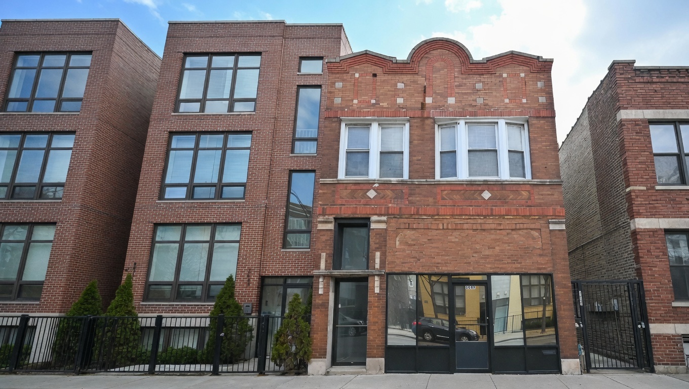 3649 W Montrose Avenue #1M, Chicago, IL