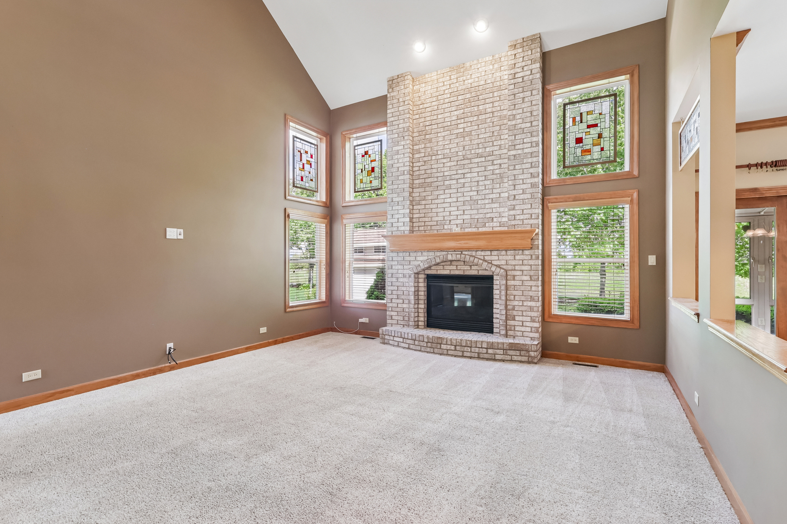426 Heatherwood Drive, Oswego, IL