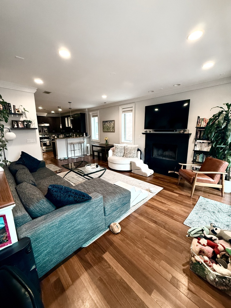 1037 W Monroe Street #2, Chicago, IL