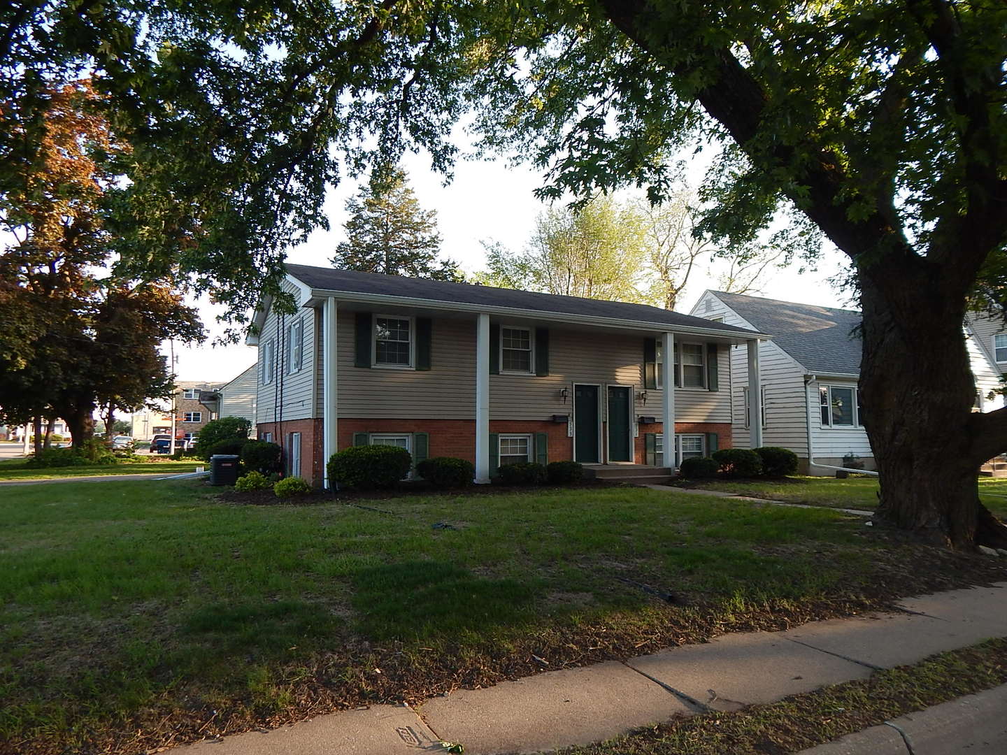 931-933 Grant Street, Bettendorf, IA