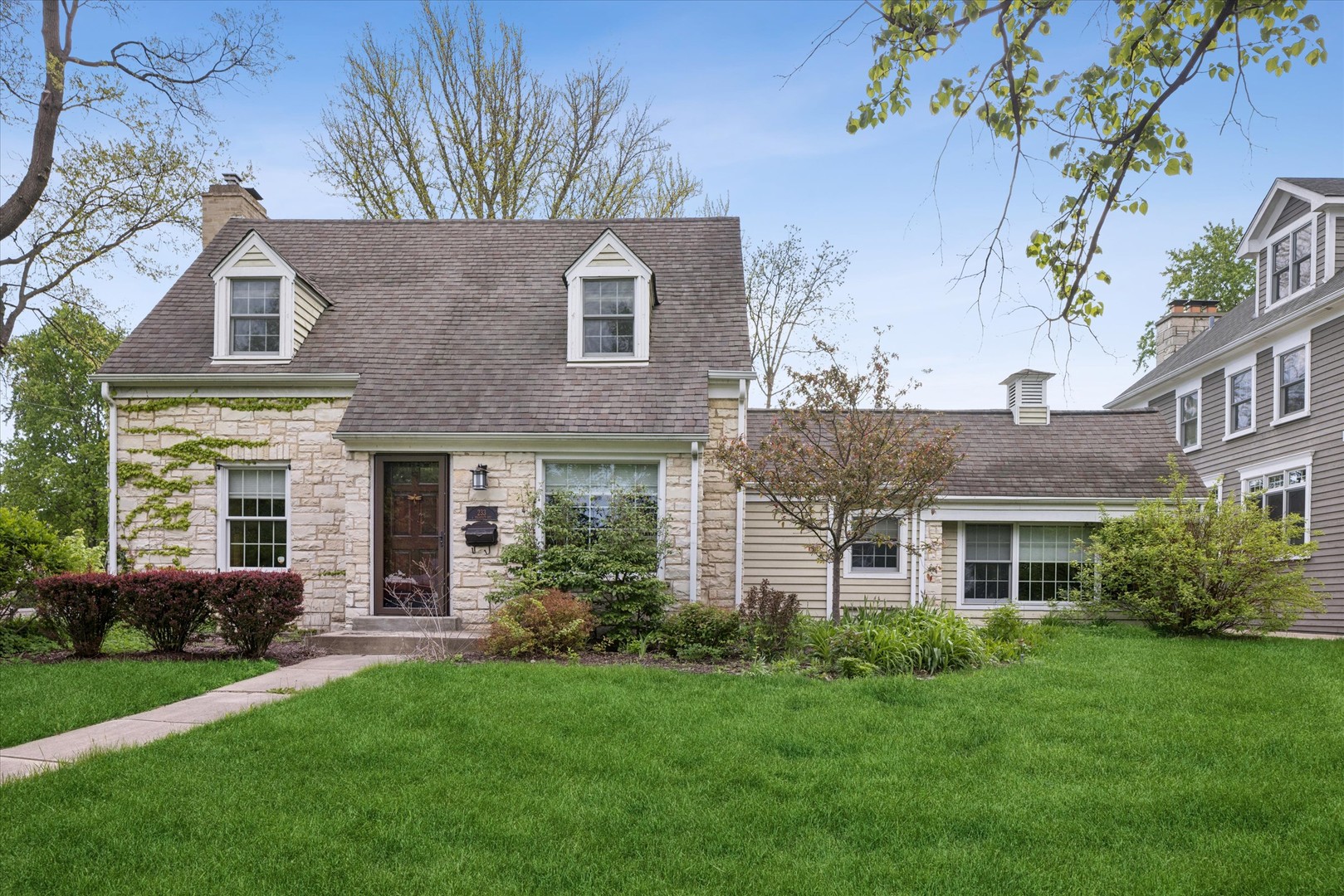 233 S Prospect Avenue, Clarendon Hills, IL