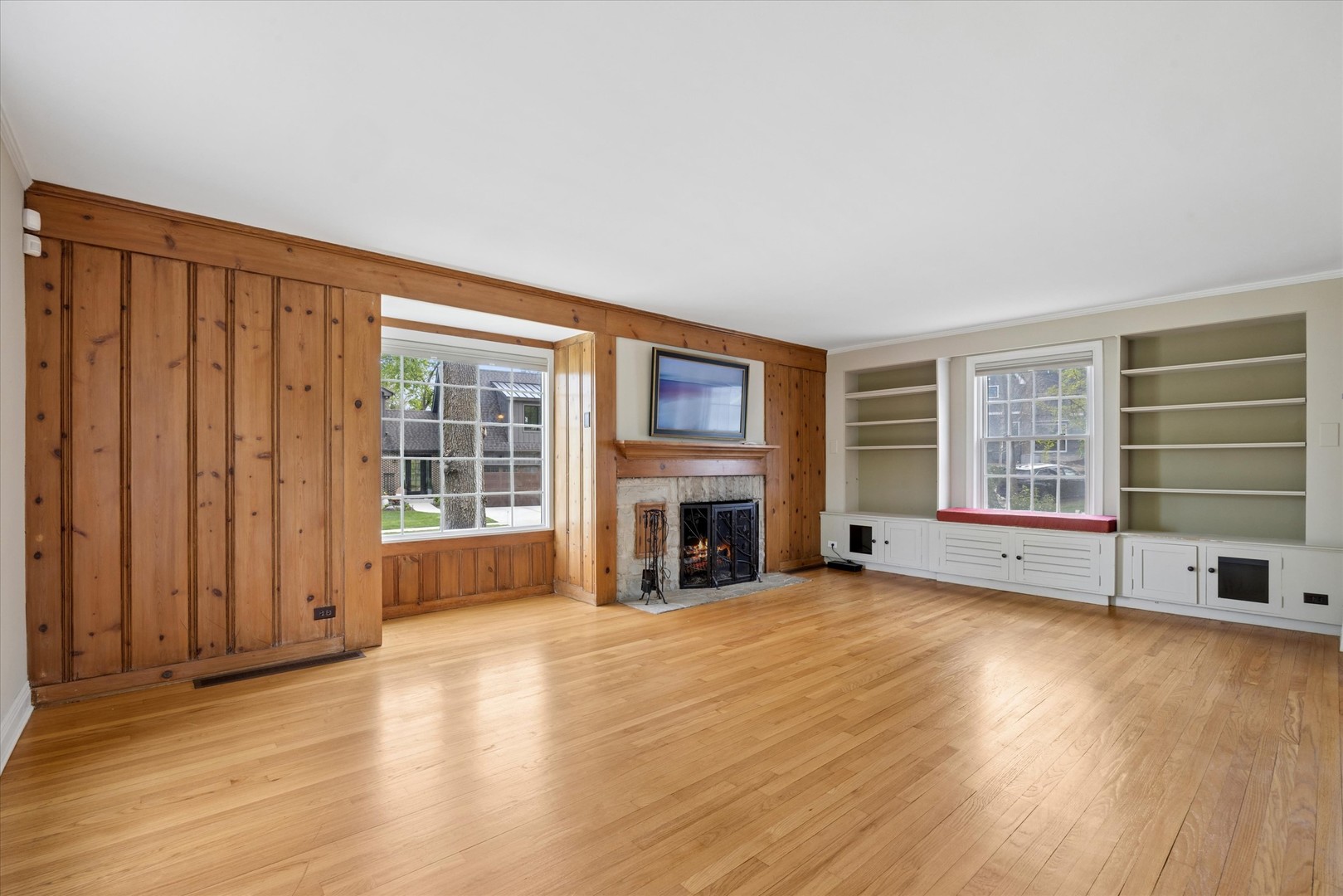 233 S Prospect Avenue, Clarendon Hills, IL