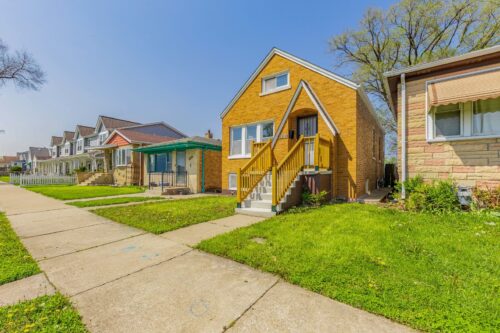 7614 W 63rd Place, Summit, IL