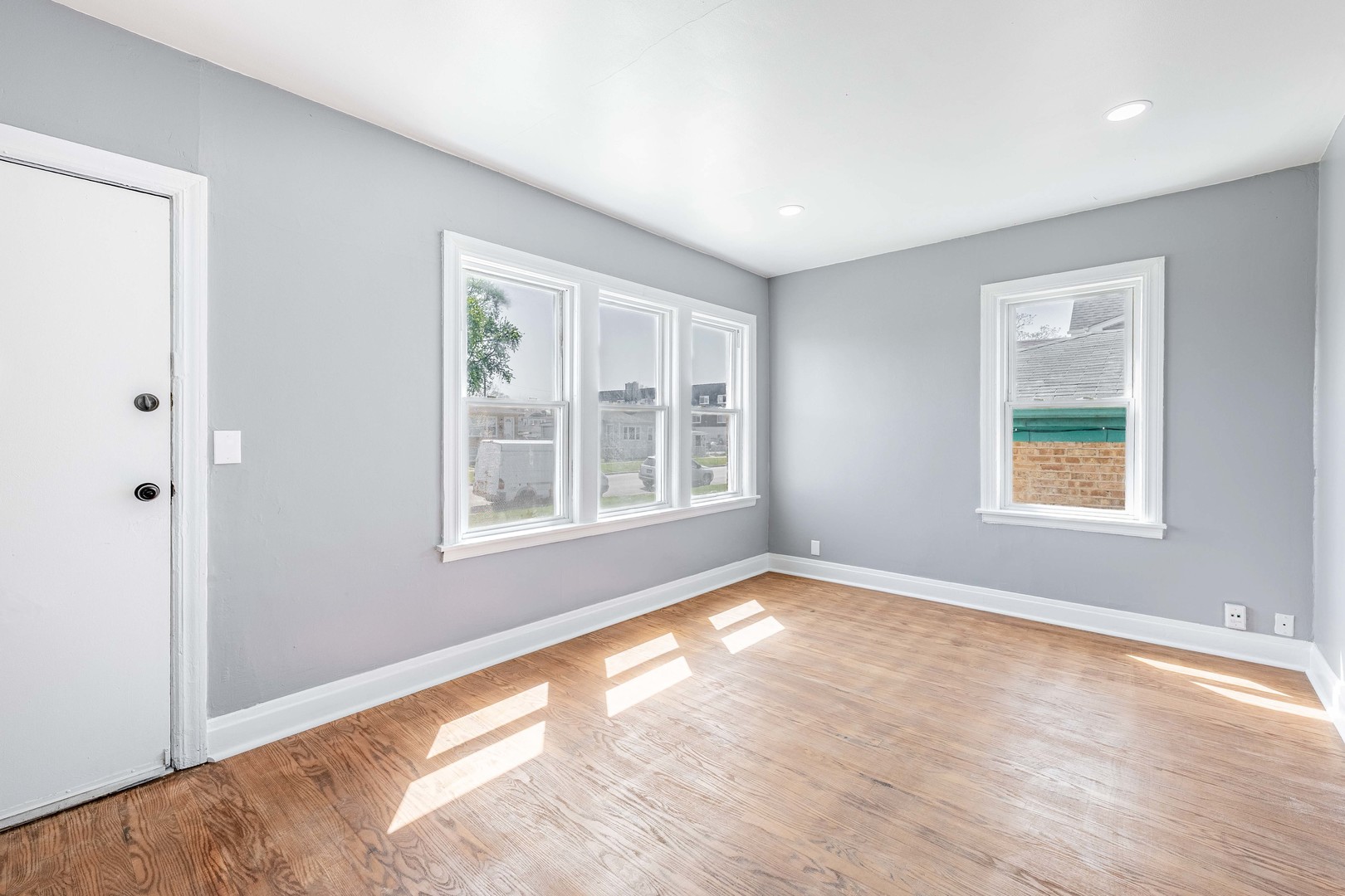 7614 W 63rd Place, Summit, IL