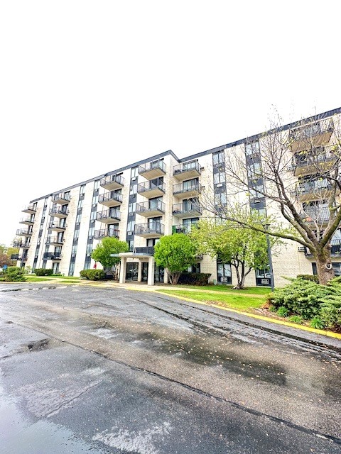 9128 W Terrace Drive #4F, Niles, IL