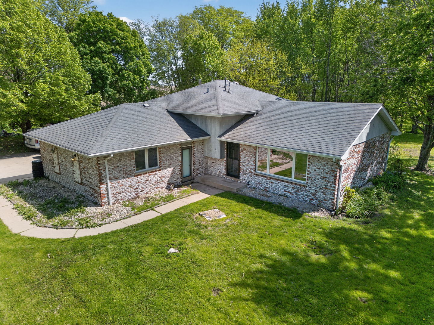 28325 S Elevator Road, Manhattan, IL