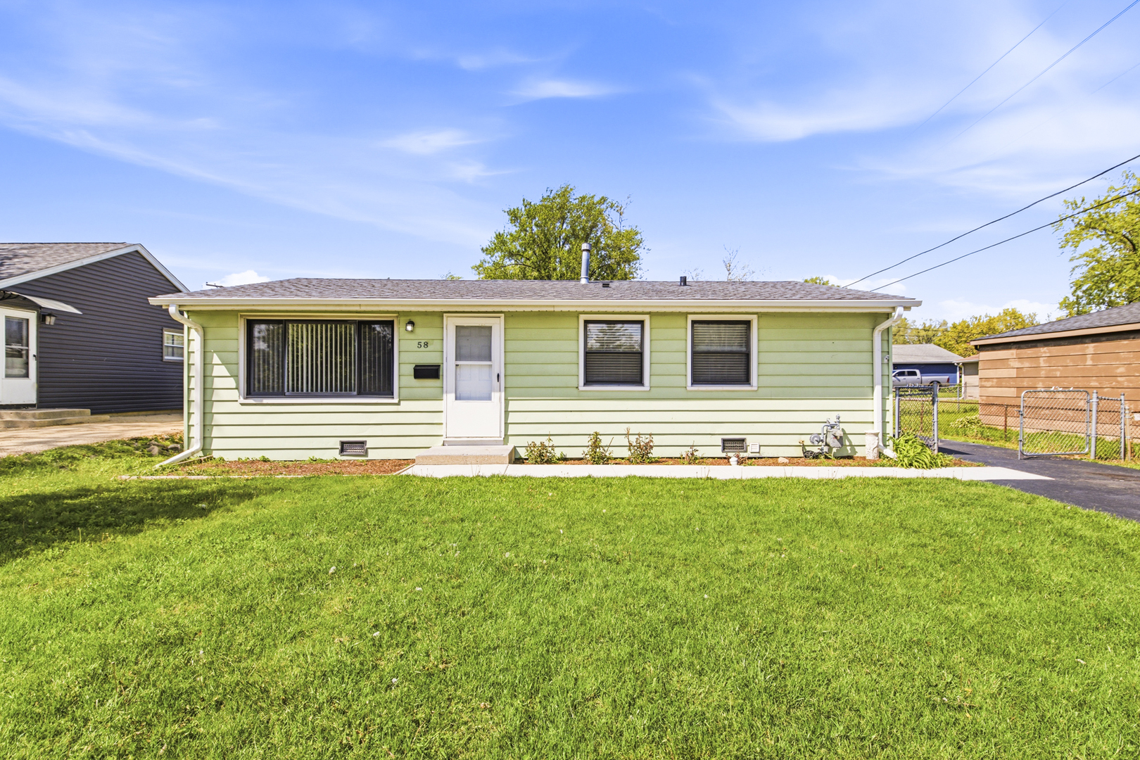58 Golfview Lane, Carpentersville, IL