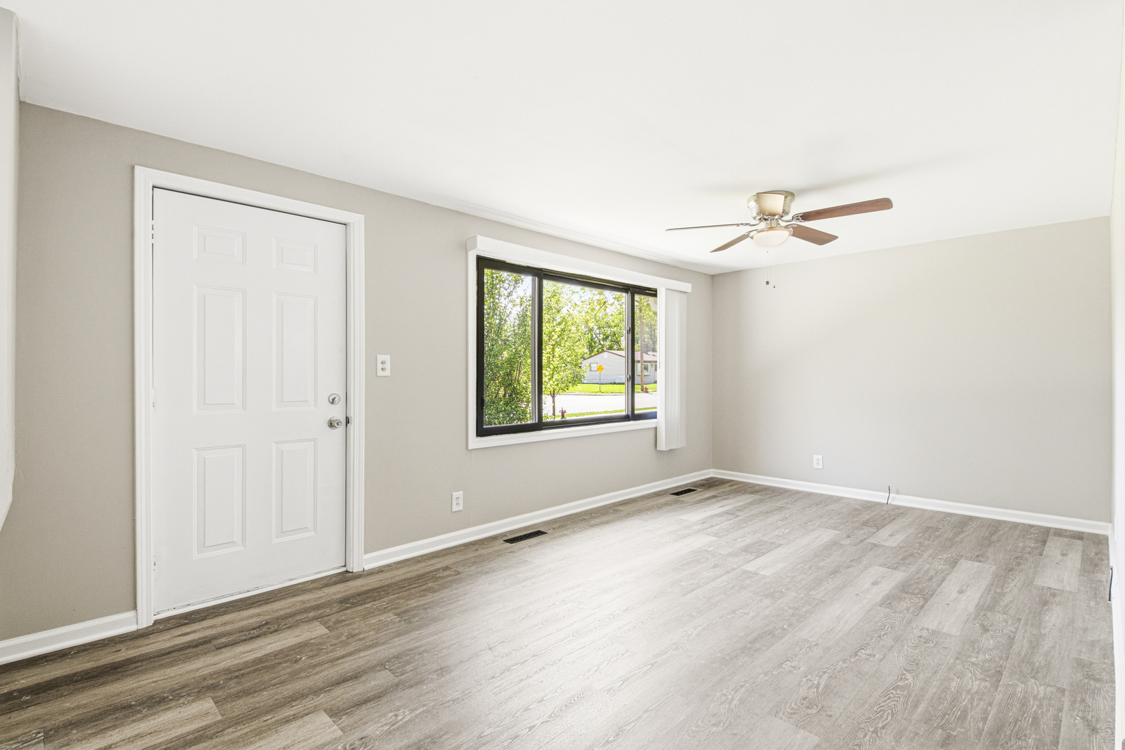 58 Golfview Lane, Carpentersville, IL