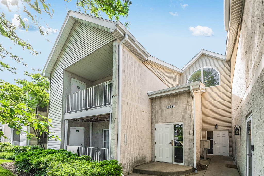 798 N Gary Avenue #210, Carol Stream, IL