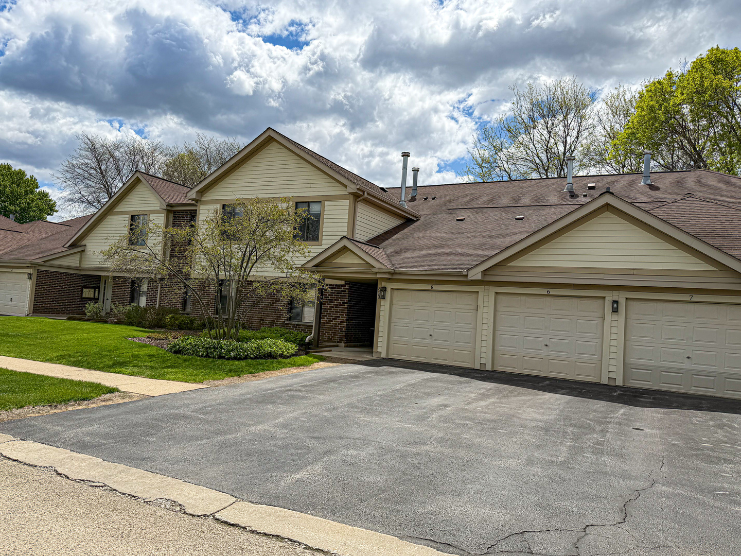 823 E Coach Road #5, Palatine, IL