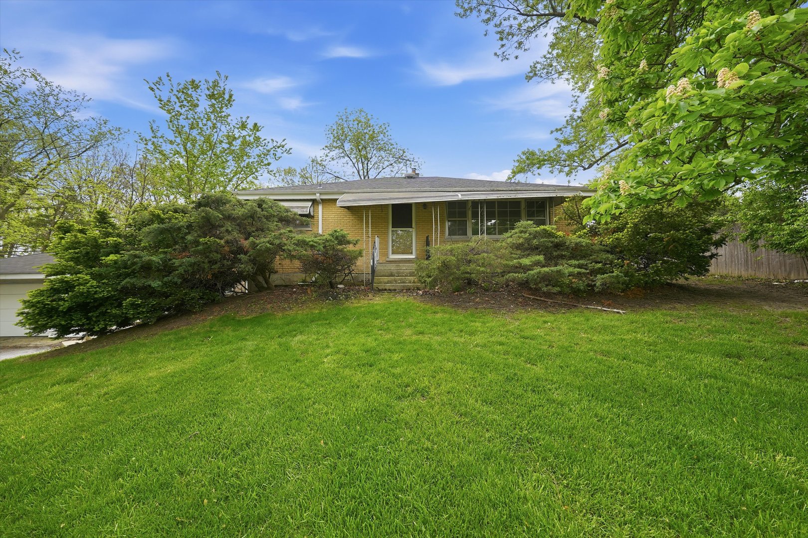 8351 W 99th Street, Palos Hills, IL
