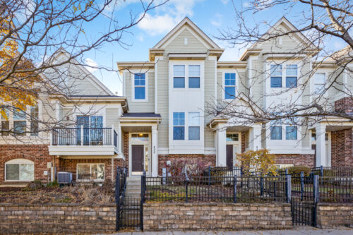 422 Grosvenor Lane, Aurora, IL